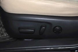 2013款丰田锐志2.5V尚锐版