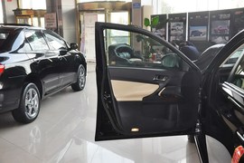 2013款丰田锐志2.5V尚锐版