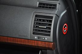 2013款丰田锐志2.5V尚锐版