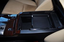 2013款丰田锐志2.5V尚锐版