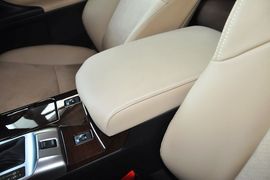 2013款丰田锐志2.5V尚锐版