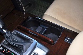 2013款丰田锐志2.5V尚锐版