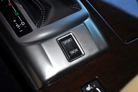 2013款丰田锐志2.5V尚锐版