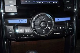 2013款丰田锐志2.5V尚锐版