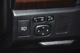 2013款丰田锐志2.5V尚锐版