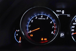 2013款丰田锐志2.5V尚锐版