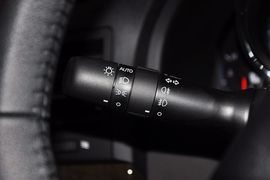 2013款丰田锐志2.5V尚锐版