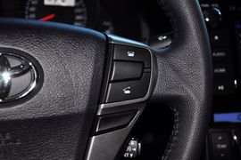 2013款丰田锐志2.5V尚锐版