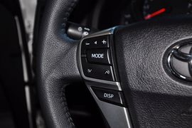 2013款丰田锐志2.5V尚锐版