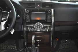 2013款丰田锐志2.5V尚锐版