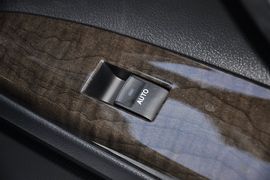 2013款丰田锐志2.5S菁锐版