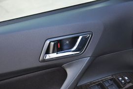 2013款丰田锐志2.5S菁锐版