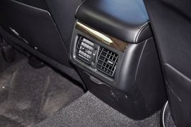 2013款丰田锐志2.5S菁锐版