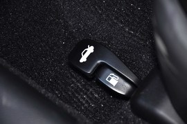 2013款丰田锐志2.5S菁锐版