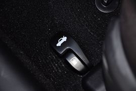 2013款丰田锐志2.5S菁锐版