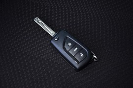 2013款丰田锐志2.5S菁锐版