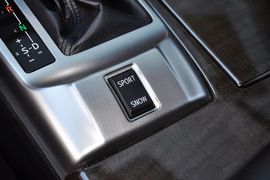 2013款丰田锐志2.5S菁锐版