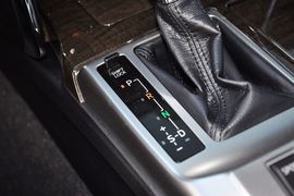 2013款丰田锐志2.5S菁锐版