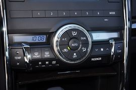 2013款丰田锐志2.5S菁锐版