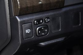 2013款丰田锐志2.5S菁锐版