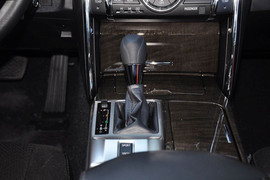 2013款丰田锐志2.5S菁锐版