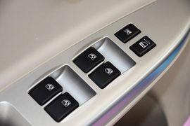 2012款长安悦翔V5