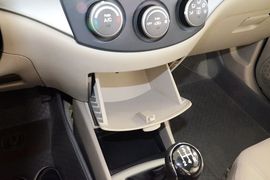 2012款长安悦翔V5