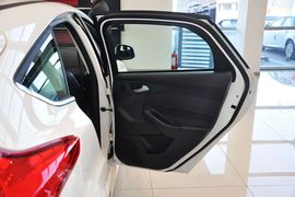 2012款福特福克斯两厢2.0L手动豪华运动型