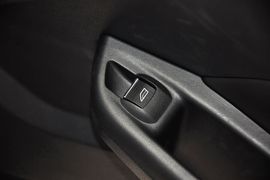 2012款福特福克斯两厢2.0L手动豪华运动型