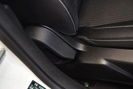 2012款福特福克斯两厢2.0L手动豪华运动型