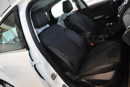 2012款福特福克斯两厢2.0L手动豪华运动型