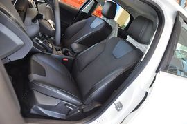 2012款福特福克斯两厢2.0L手动豪华运动型