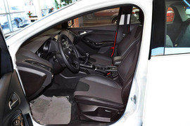 2012款福特福克斯两厢2.0L手动豪华运动型