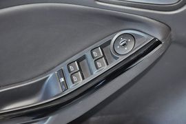 2012款福特福克斯两厢2.0L手动豪华运动型