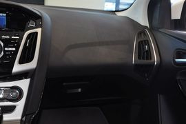 2012款福特福克斯两厢2.0L手动豪华运动型