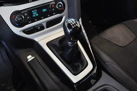 2012款福特福克斯两厢2.0L手动豪华运动型