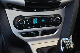 2012款福特福克斯两厢2.0L手动豪华运动型