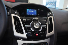 2012款福特福克斯两厢2.0L手动豪华运动型