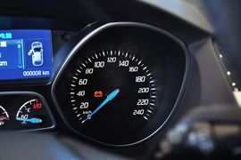 2012款福特福克斯两厢2.0L手动豪华运动型