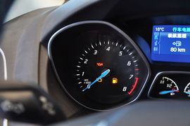 2012款福特福克斯两厢2.0L手动豪华运动型