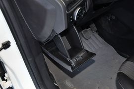 2012款福特福克斯两厢2.0L手动豪华运动型