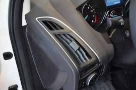 2012款福特福克斯两厢2.0L手动豪华运动型