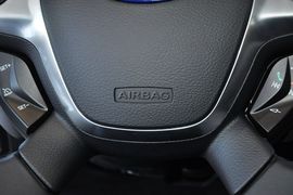 2012款福特福克斯两厢2.0L手动豪华运动型