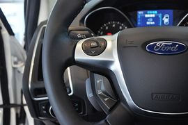 2012款福特福克斯两厢2.0L手动豪华运动型