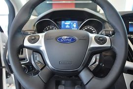2012款福特福克斯两厢2.0L手动豪华运动型