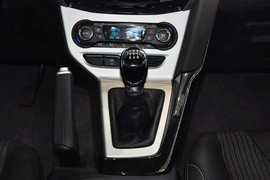2012款福特福克斯两厢2.0L手动豪华运动型