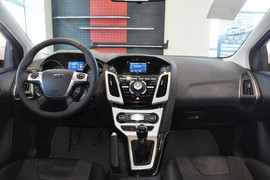 2012款福特福克斯两厢2.0L手动豪华运动型