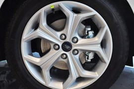 2012款福特福克斯两厢2.0L手动豪华运动型
