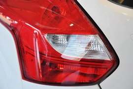 2012款福特福克斯两厢2.0L手动豪华运动型