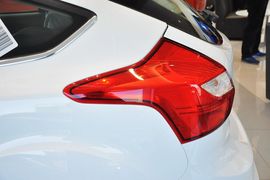 2012款福特福克斯两厢2.0L手动豪华运动型